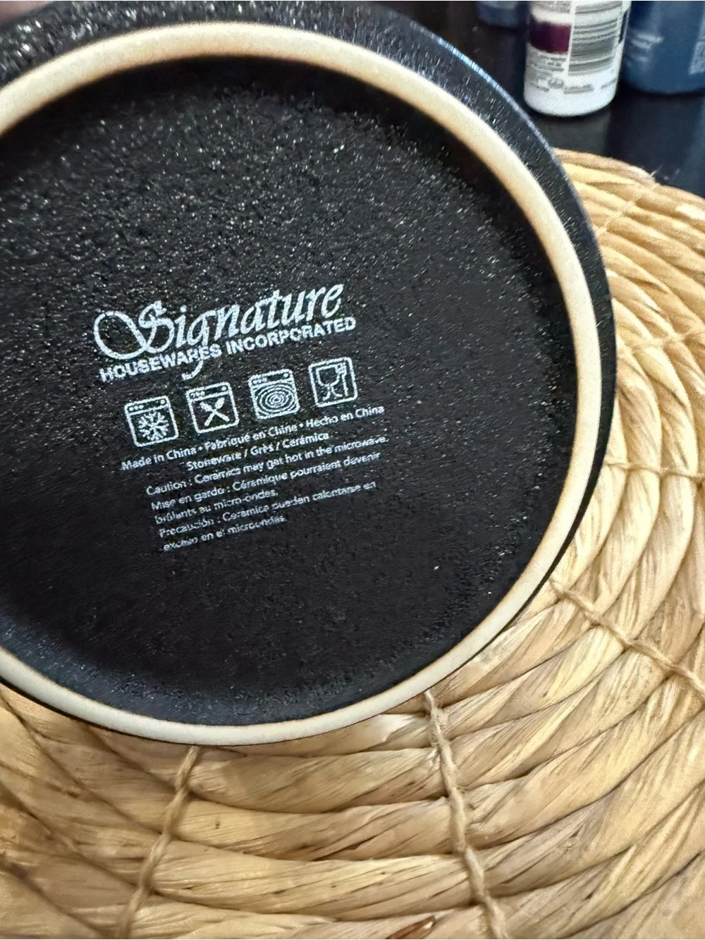 Signature Housewares | Dog bowl